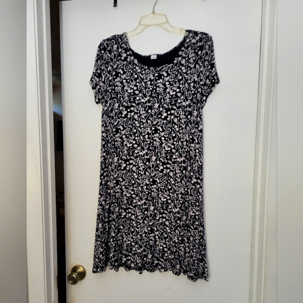 Like new Old Navy summer dress size medium